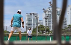 [포토뉴스]빗줄기 속에서도 테니스 열정 활활