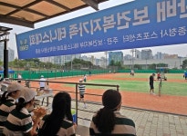 [포토뉴스]빗줄기 속에서도 테니스 열정 활활