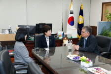 여의도성모병원 강원경 원장, 영등포구의회 정선희 의장과 간담회