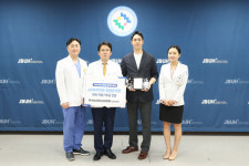 JB외과의원 정병훈 원장, 전북대병원 발전후원금 전달