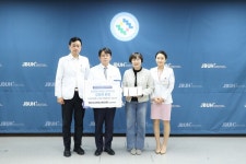 김경희소아청소년과의원 원장, 전북대병원 발전기금 전달