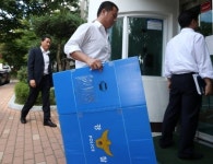 이현희 前 청도서장 집·車 압수수색