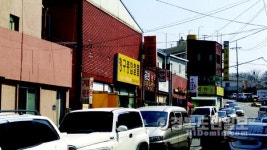 포항 오천시장~해병대 남문사거리 왕복 2차선 차량 반 사람 반 북새통