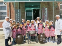 《성주》성주 초전초, 재학생과 급식용 장 담그기 행사