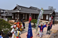 《군위》사라온 이야기마을, 관광객에 인기 짱