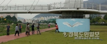 《경산》동화 같은 벽화로 교각 아래 환하게