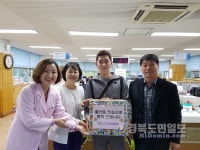 포항 두호동, 셋째아이 출생 주민 축하선물 전달