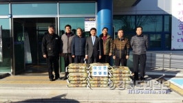 김천 어모면 번영회, 관내 경로당 위문품 기증