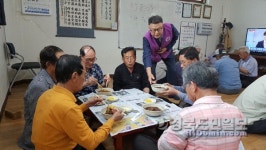 포항시 북구청, 죽장경로당 찾아 자장면 대접
