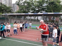 포항 초·중생, 축구·영어 동시에 배운다