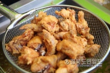 시원한 강바람 맞으며 치킨 먹고 공연 즐기고!