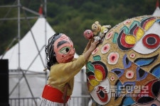 가족극 왼손이 14일 영천시민회관에 올라