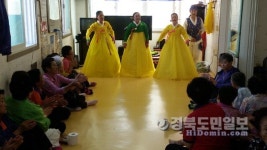 포항 남구청, 어르신 자장면 대접·국악공연