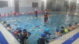 수영 배우면서 물에 대한 두려움 없어졌어요