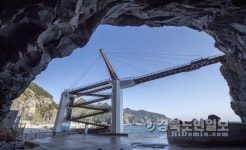 울릉 태하마을 테마 경관교량 랜드마크 우뚝