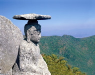 팔공산 갓바위 오르니 간절한 소원만 남았네