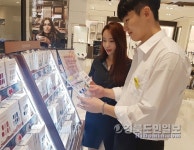 젤 네일 스티커로 네일케어 손쉽게