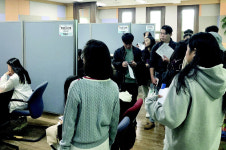 한동대, 해외 기업 전시회·해외 취업 전문가 멘토링