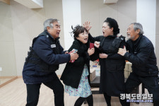 인생 2막 시작한 노인들 이야기... 연극 인생 배달부 대구서 초연