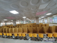 영덕야성초 등교 개학 대비 급식소 식탁 가림막 설치 및  거리두기 스키터 부착