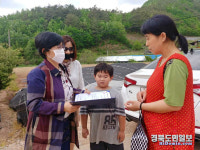 영덕 창수초, 입학생 선물 가정방문 전달