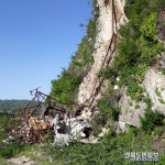 문경 인공폭포 와르르… 주민들 화들짝