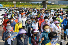 "서천둔치 걸으며 행복과 건강 충전해요"