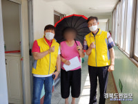 구미 공단1동 독거노인 위한 사랑의 우산 전달