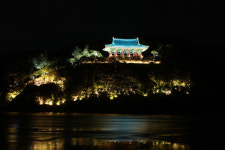 형산강 8경 금장대 밤에도 빛난다