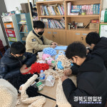 포항송도초, 직접 만든 목도리 요양병원 전달