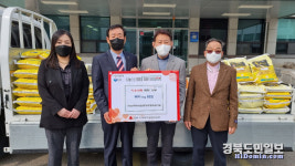 영덕군기초푸드뱅크, 한국외식업 군지부에 쌀 기부