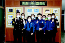군위署, 모범경찰관 선정 축하 사진 게시