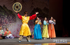 코로나19 확산세 속 행사 강행 논란… 영주 마당놀이 덴동어미 특혜 의혹