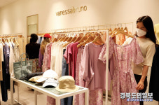 신세계충청아떼바네사브루노 | '플라워 원피스에 파리 감성 한 스푼'… 대구 신세계 '아떼 바네사브루노' 입점