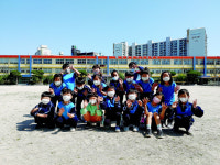 포항동부초, 신입생에 체육복 전달