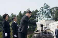 文 대통령, 제대군인 전직 지원금 현실화 추진