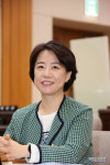 김민정 의원, 주민들에게 희망 약속하는 토끼풀 의원