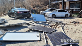 강풍에 태양광시설 와르르