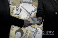 [단독] 비정품 납품 대가 뇌물 의혹 중견기업 간부 수사