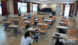 지진나면 우선 책상 밑으로