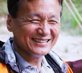 오동 아래