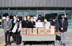 왜관동부초등학교, 칠곡군장애인종합복지관에 후원품 전달