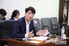 칠곡군 교복구입비 지원 범위 확대해야