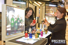 핫한 니치 향수 여기 다 모였네