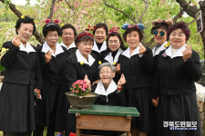 젊은 날의 교복 입고 찰칵… 고령 도진리 청춘사진관 운영