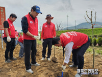 무궁화 나무 심으며 탄소중립 실천