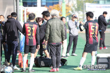 축구광 아재들이 가을하늘로 쏘아 올린 불꽃 슛