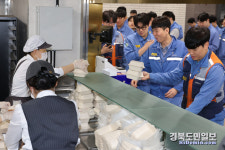 노티드도넛이 포항제철소 구내식당에 인기 팝업스토어 MZ세대들 취향 저격