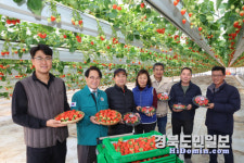청도딸기 본격 출하… 하이베드 딸기 재배농가 방문 격려