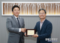 영양군, 임대성 경북도 대변인에 지역 홍보 감사패 전달
